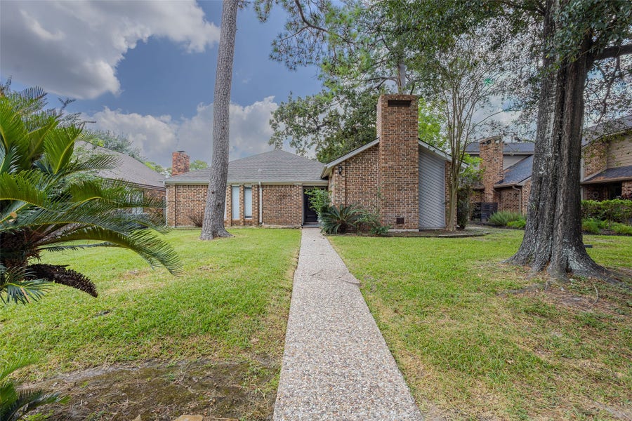 Property photo for 5895 Southern Hills Drive, Houston, TX