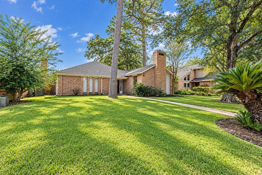 Property photo for 5895 Southern Hills Drive, Houston, TX