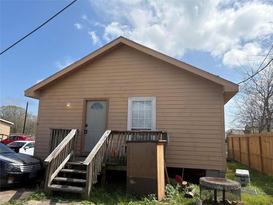 Property photo for 122 S Gulls Cut, Baytown, TX