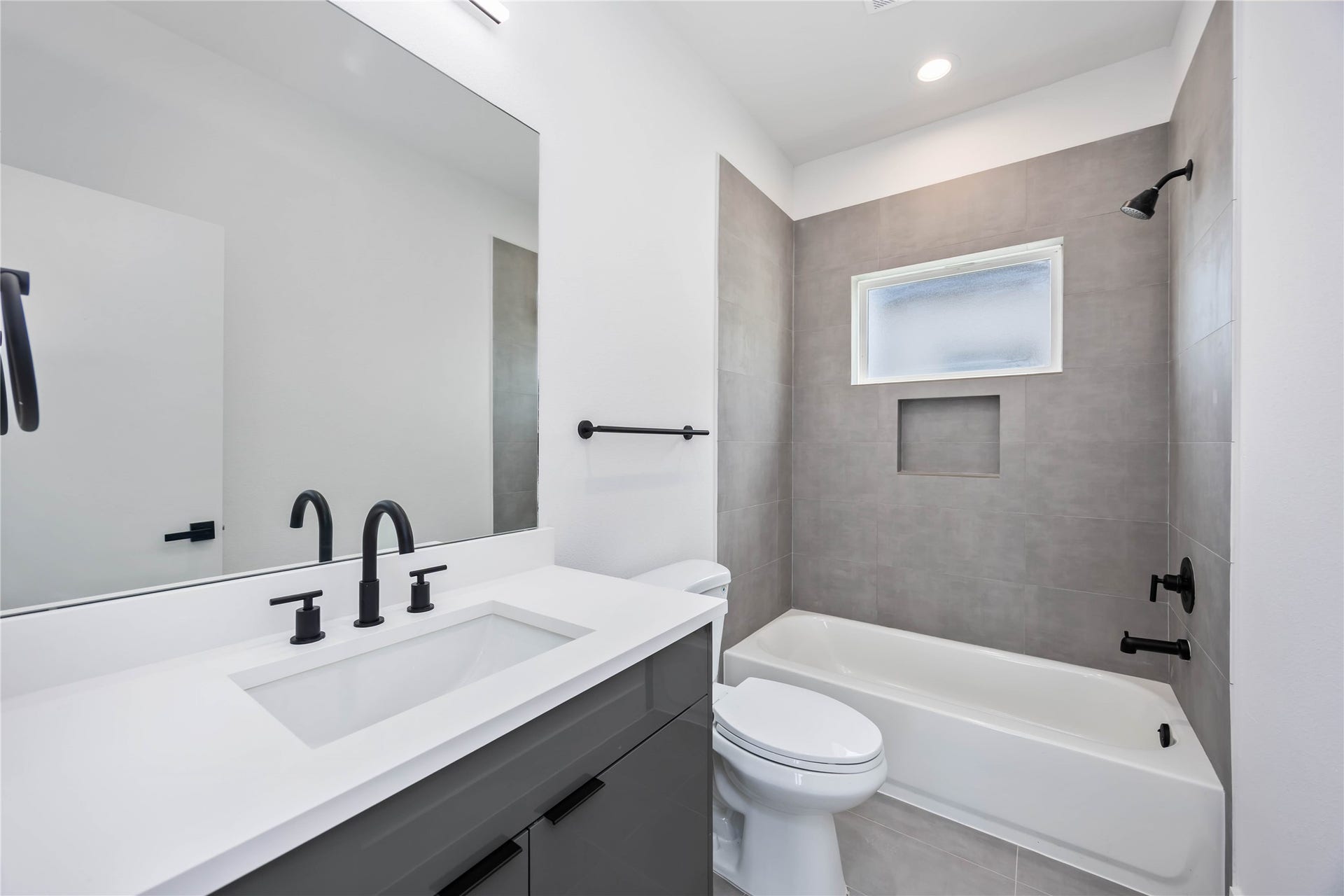 6737 Peerless Street, #B, Houston, TX 77021 6737 Peerless Street, #B, Houston, TX 77021