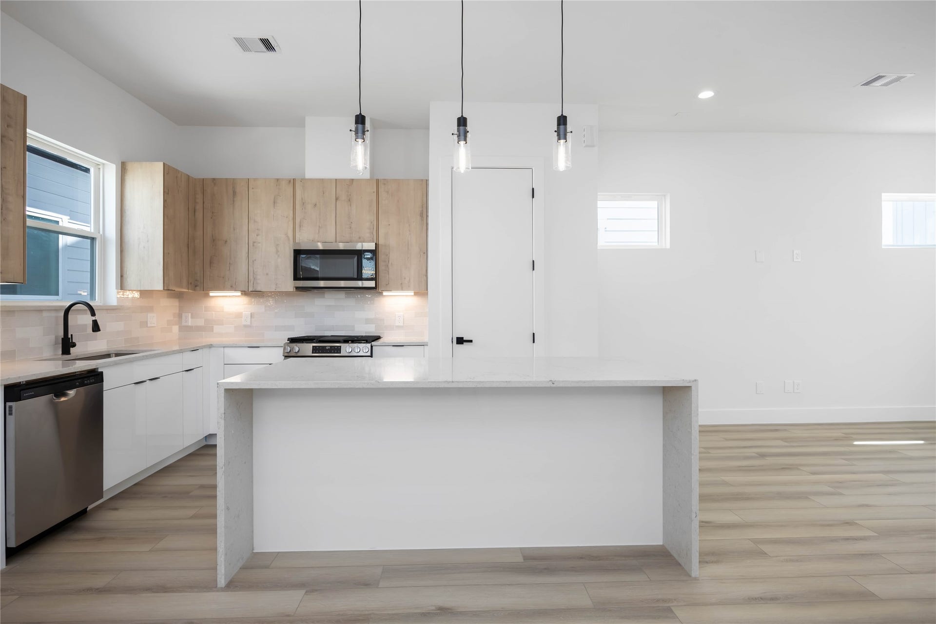 6737 Peerless Street, #B, Houston, TX 77021 6737 Peerless Street, #B, Houston, TX 77021