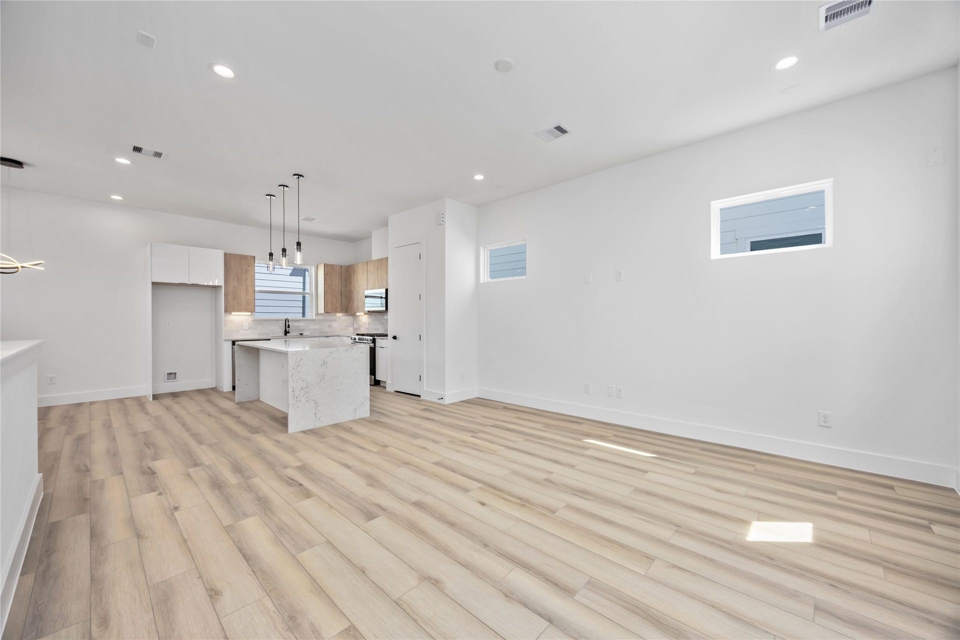 6737 Peerless Street, #B, Houston, TX 77021 6737 Peerless Street, #B, Houston, TX 77021