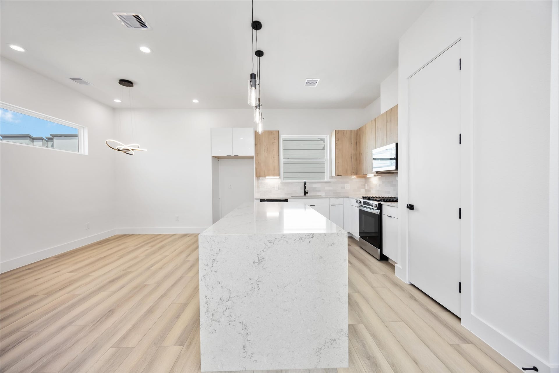 6737 Peerless Street, #B, Houston, TX 77021 6737 Peerless Street, #B, Houston, TX 77021