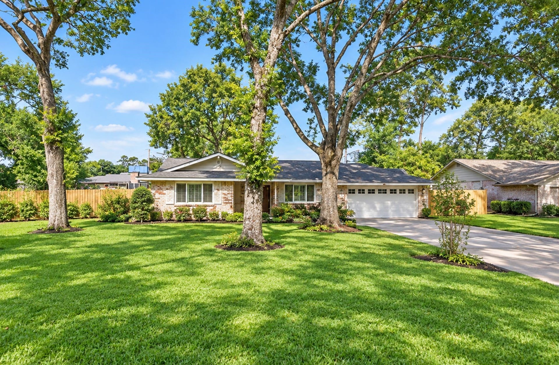 Welcome home to this charming 3-bedroom/2.5-bath home in Oak Ridge North.
