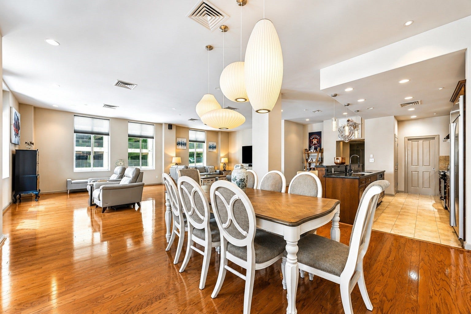914 Main Street, #801, Houston, TX 77002 801 Floor Plan with approximate dimensions