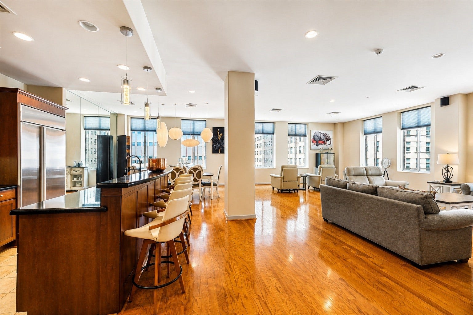 914 Main Street, #801, Houston, TX 77002 Spacious open-concept living, dining, and kitchen area featuring beautiful hardwood floors, abundant natural light, large windows, and a generous kitchen island with bar seating. An inviting layout with plenty of room for entertaining and everyday living.
