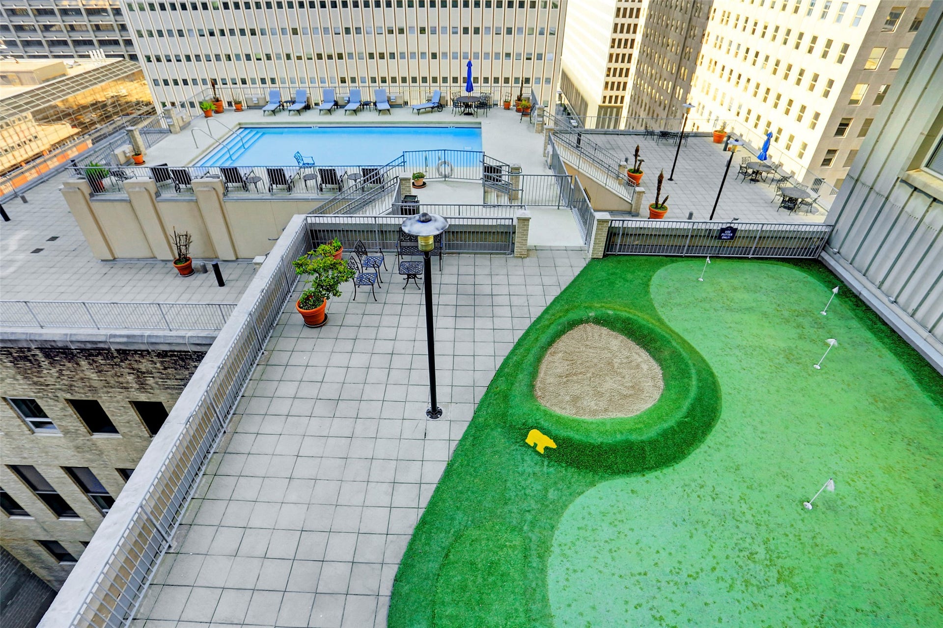 914 Main Street, #801, Houston, TX 77002 Enjoy the luxury of a rooftop oasis featuring a sparkling pool and a putting green, perfect for relaxation and recreation with stunning city views.
