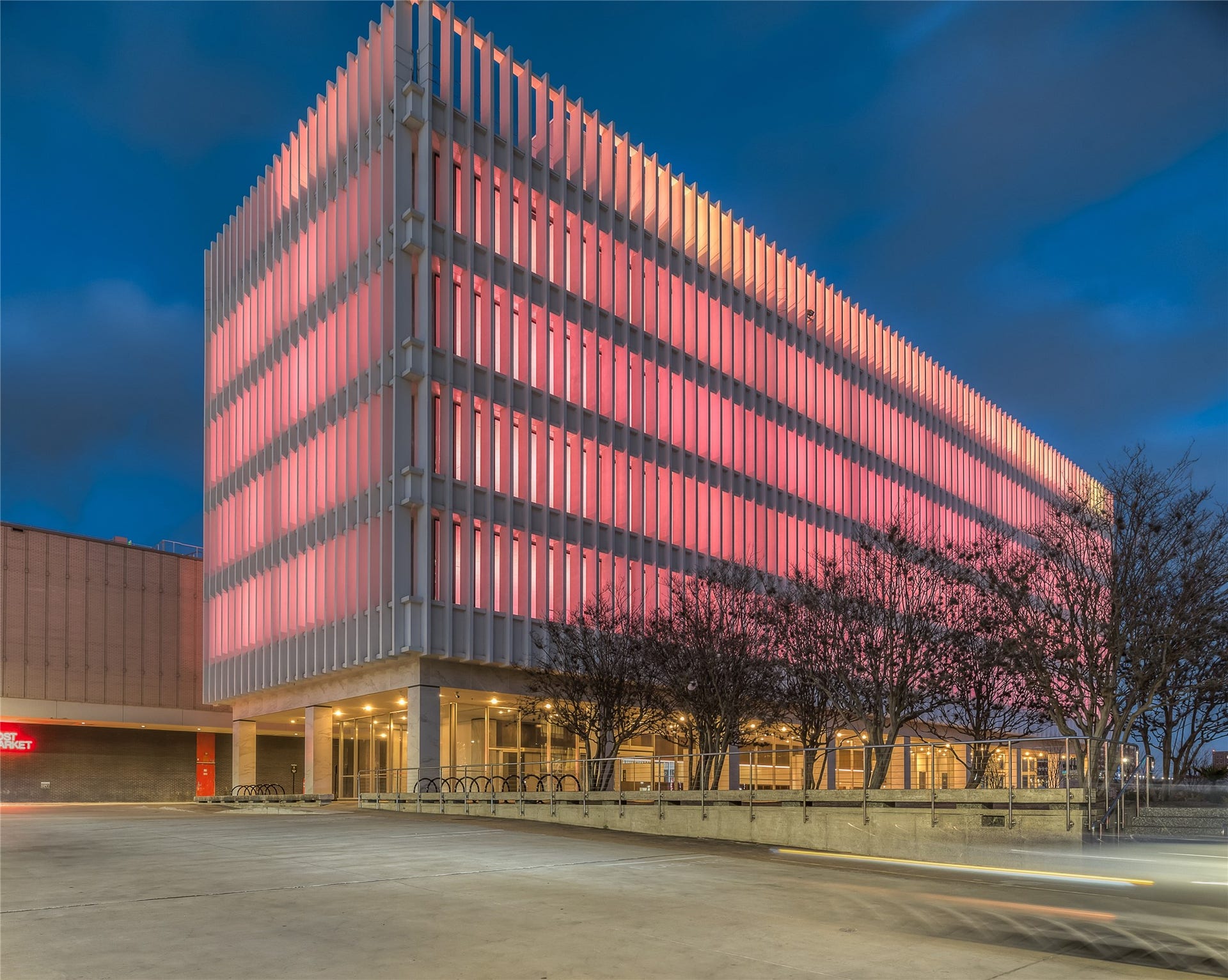 914 Main Street, #801, Houston, TX 77002 One of Houstons premier shopping destinations, Post Oak Boulevard offers luxury boutiques, upscale dining, and easy access to The Galleria and Uptown Houston.