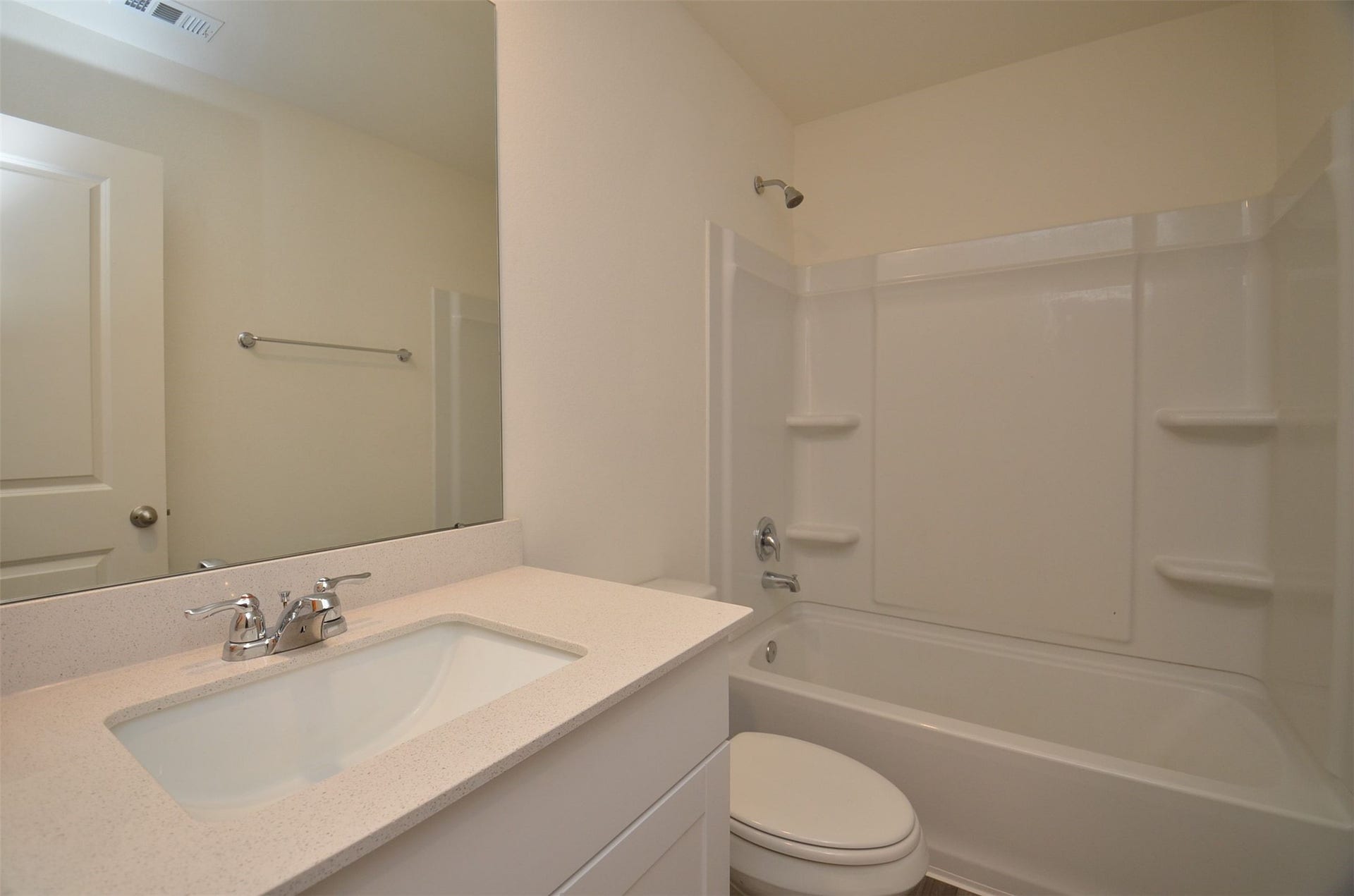 8627 Vacek Crossing Way, Richmond, TX 77469 Second Full Bath