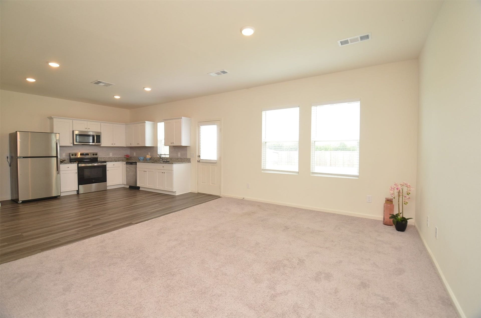 8627 Vacek Crossing Way, Richmond, TX 77469 Family room to Kitchen/ Dining