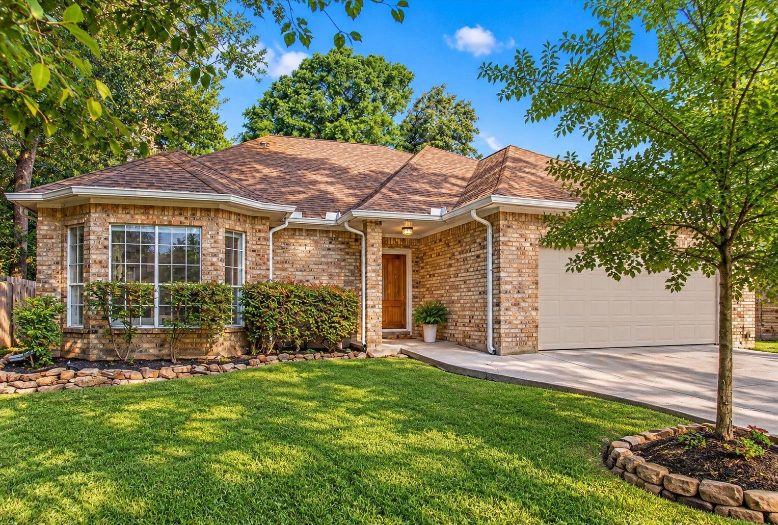 120 Hiwon Drive, Conroe, TX 77304