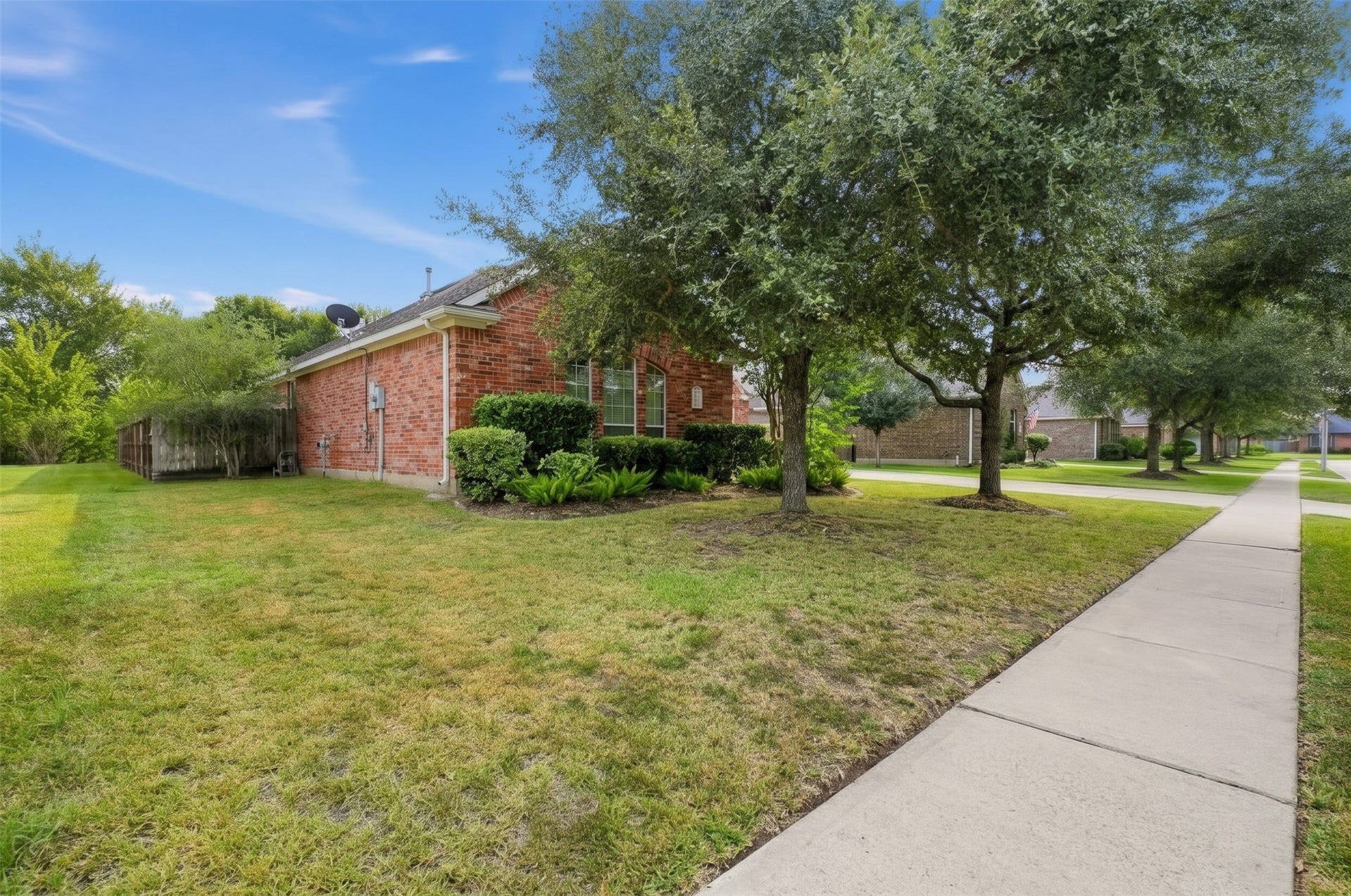 5810 Little Grove Drive, Pearland, TX 77581 5810 Little Grove Drive, Pearland, TX 77581