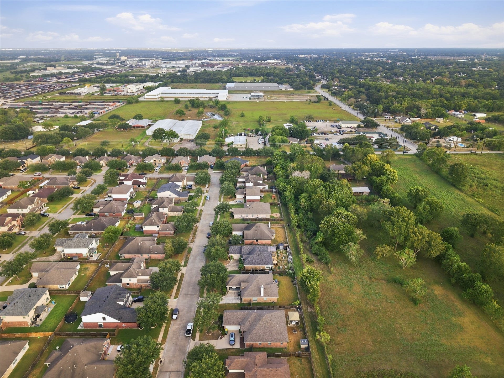 5810 Little Grove Drive, Pearland, TX 77581 5810 Little Grove Drive, Pearland, TX 77581