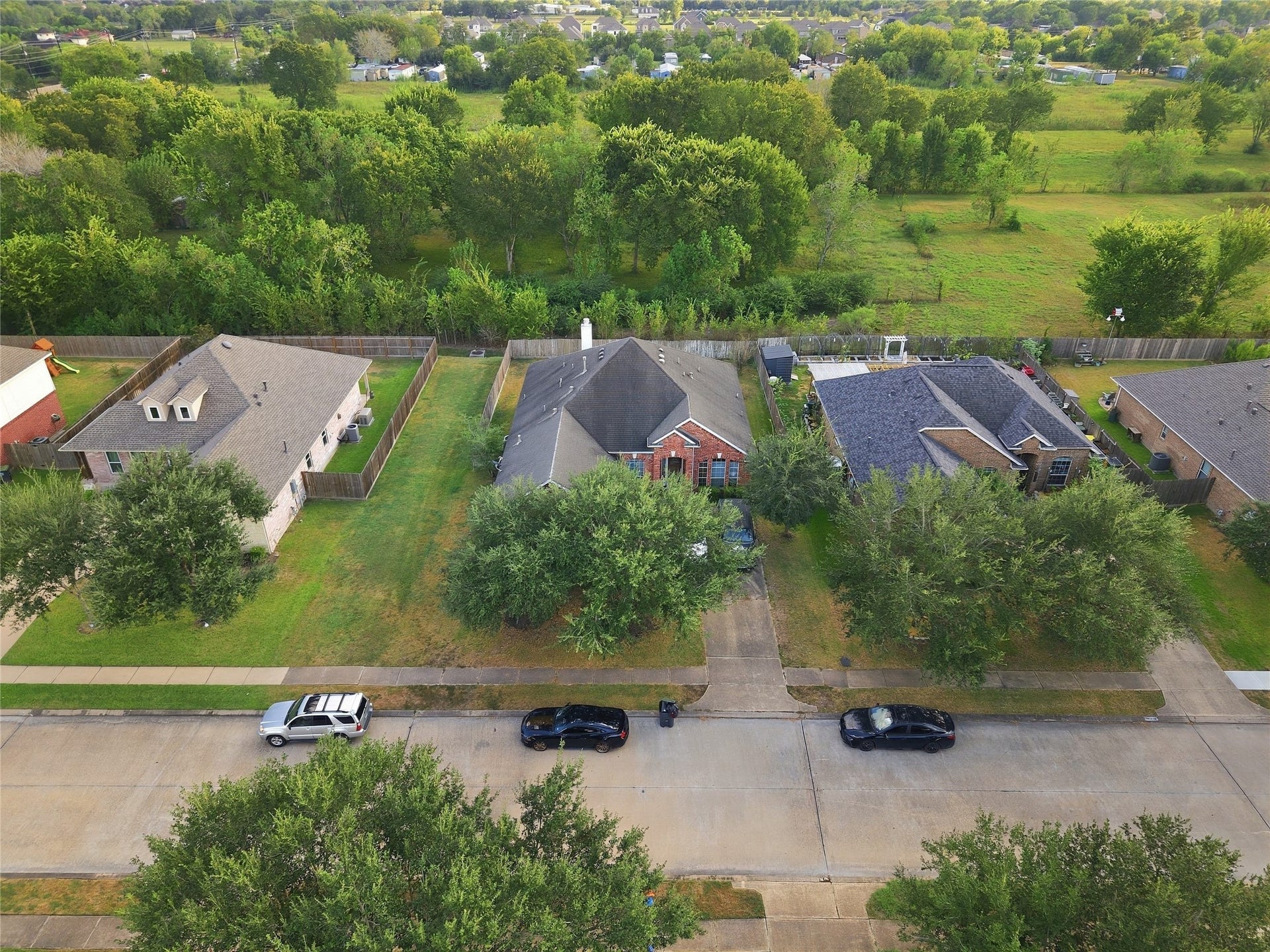 5810 Little Grove Drive, Pearland, TX 77581 5810 Little Grove Drive, Pearland, TX 77581