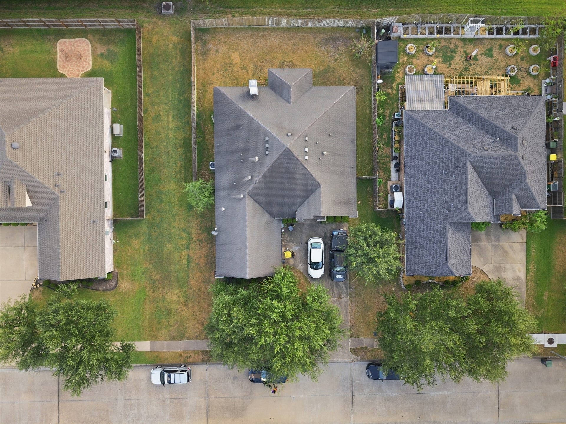 5810 Little Grove Drive, Pearland, TX 77581 5810 Little Grove Drive, Pearland, TX 77581
