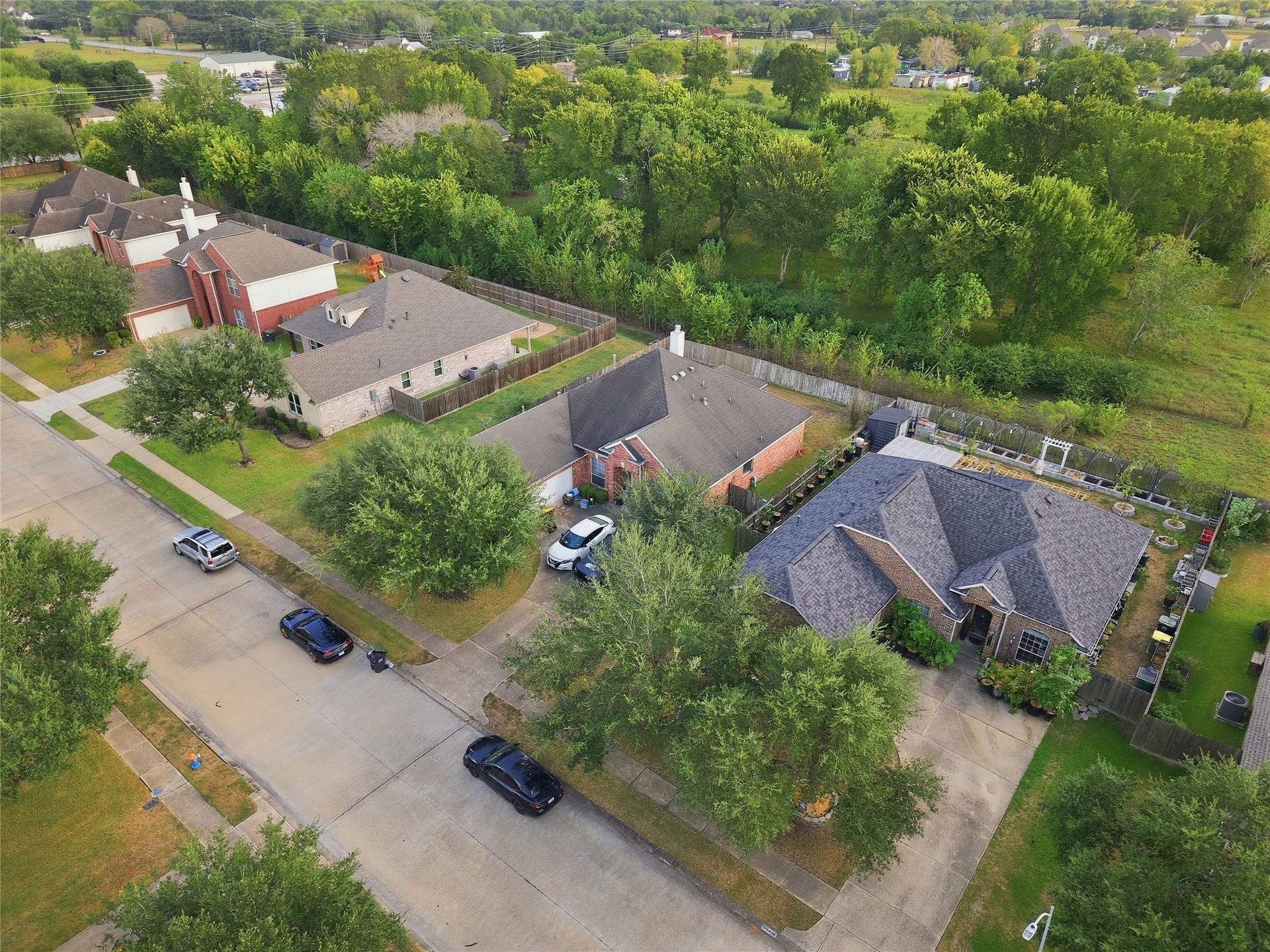 5810 Little Grove Drive, Pearland, TX 77581 5810 Little Grove Drive, Pearland, TX 77581