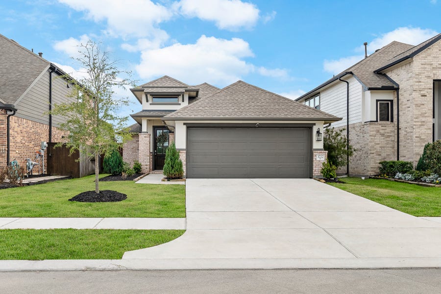 Property photo for 3722 Amoroso Drive, Rosharon, TX