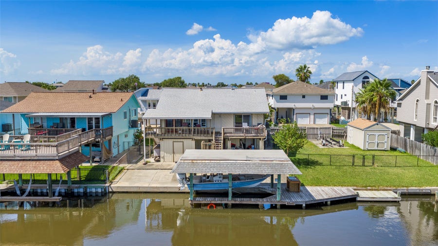 Property photo for 1097 Redfish Street, Bayou Vista, TX