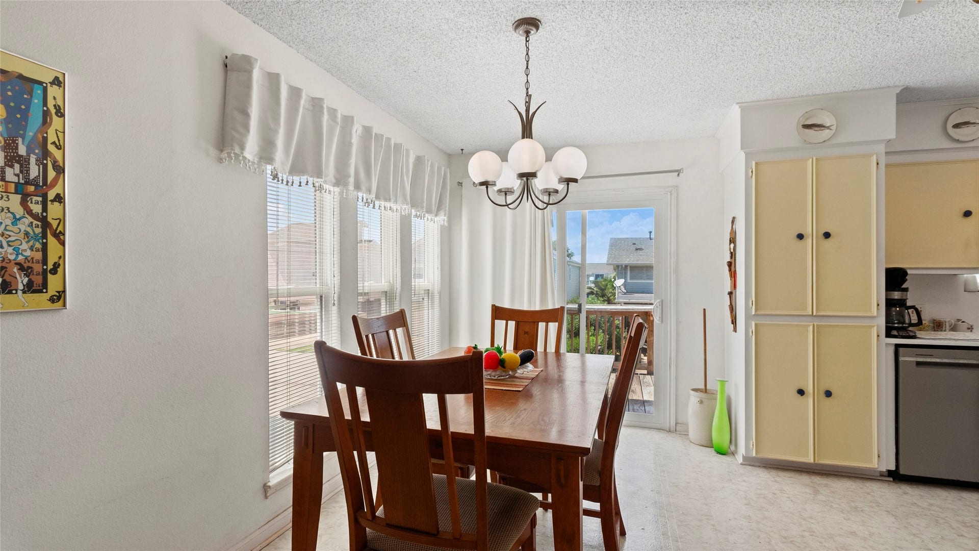 1097 Redfish Street, Bayou Vista, TX 77563 Dining room located directly off the kitchen