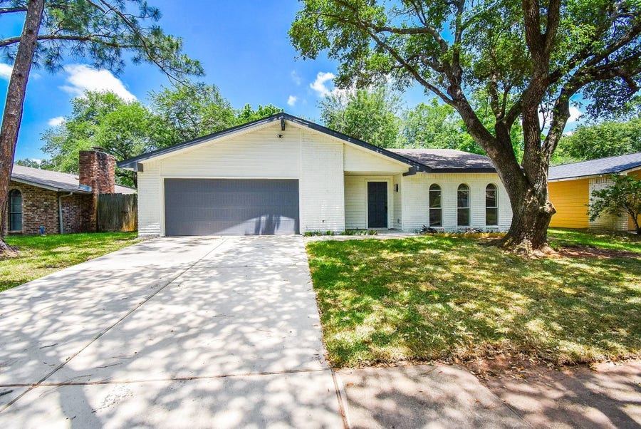 Property photo for 2110 Quail Valley East Drive, Missouri City, TX