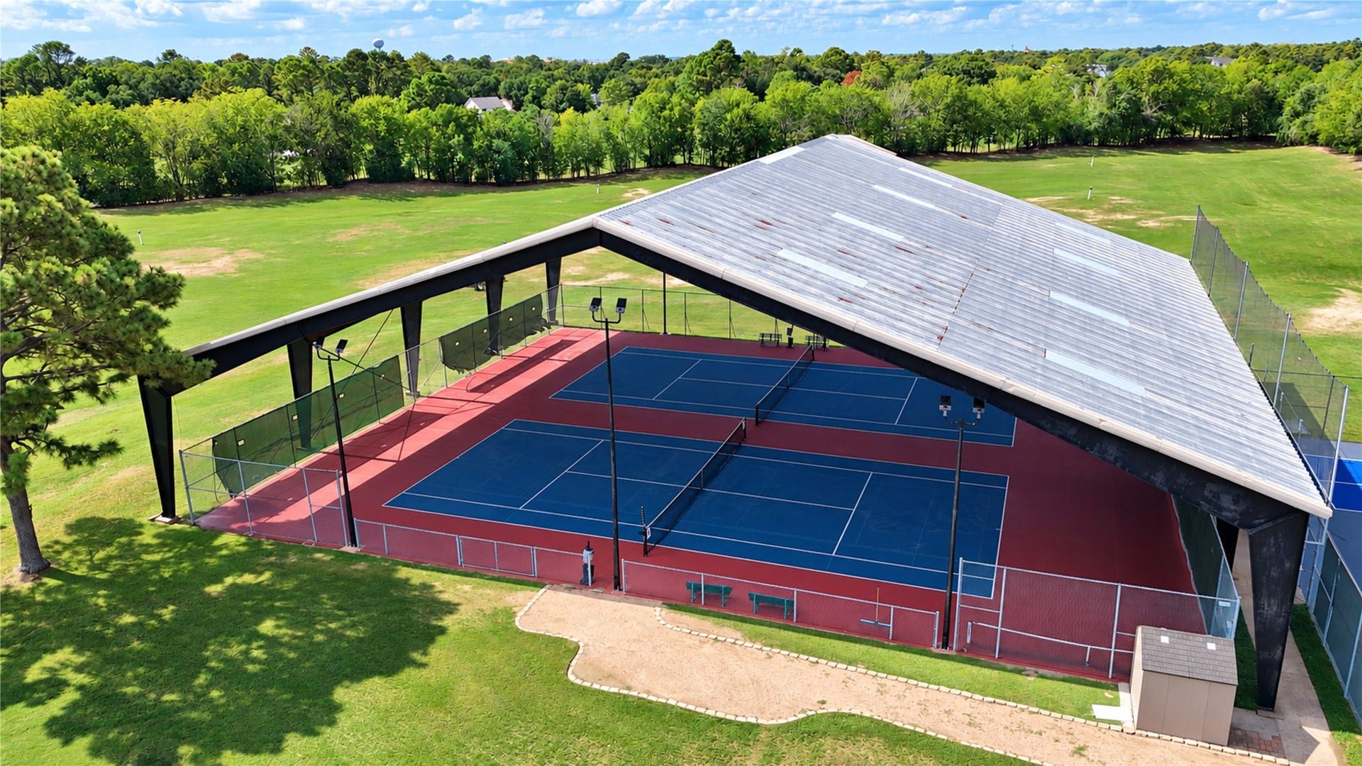 6839 Hertford Park Drive, Houston, TX 77084 Covered racquet courts at nearby Hearthstone Country Club. Separate membership required.