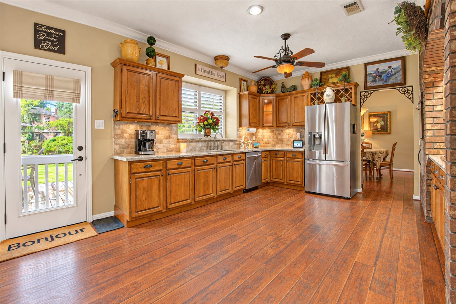 6839 Hertford Park Drive, Houston, TX 77084 An inviting kitchen with abundant cabinetry, updated appliances and access to the backyard deck.
