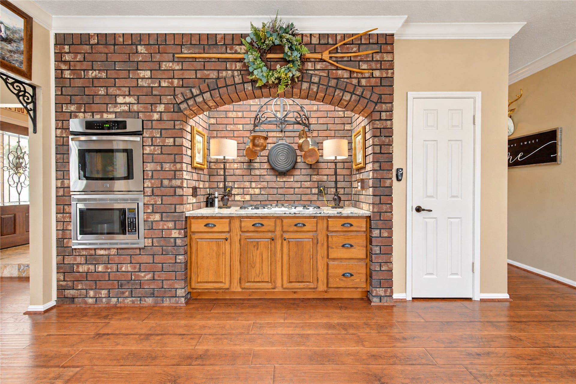 6839 Hertford Park Drive, Houston, TX 77084 A distinctive brick cooking alcove and built-in double ovens add character and convenience.