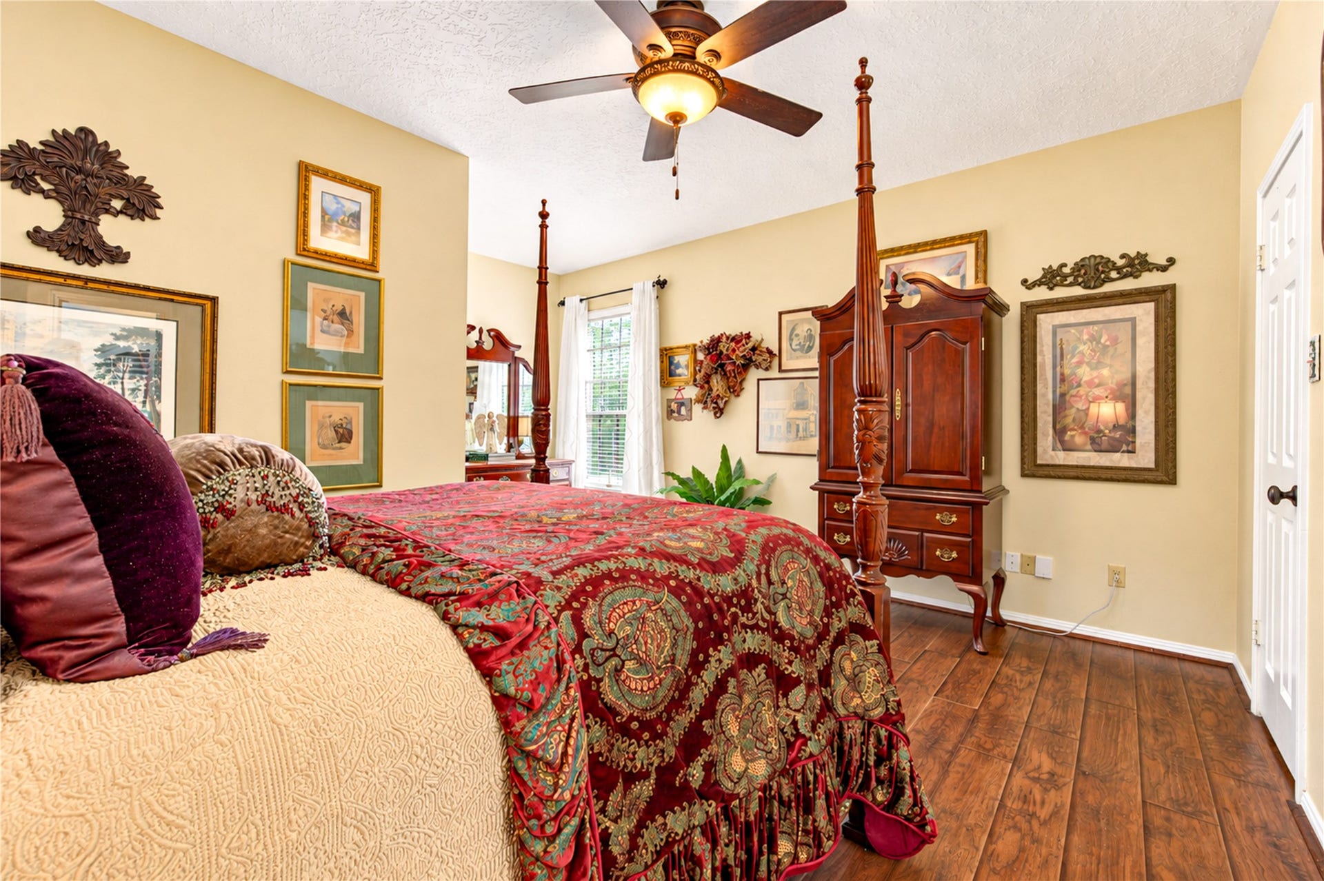 6839 Hertford Park Drive, Houston, TX 77084 Natural light and room for substantial furnishings make the primary bedroom a comfortable retreat