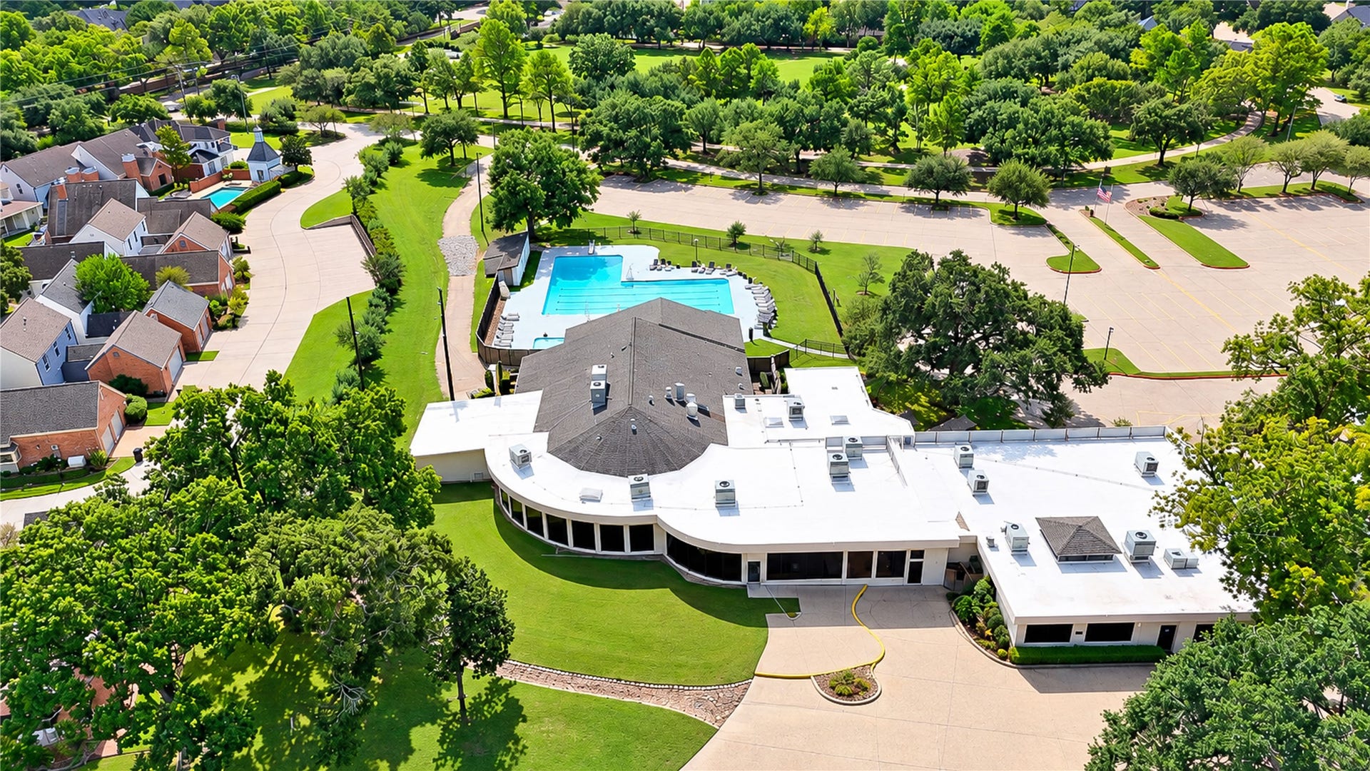 6839 Hertford Park Drive, Houston, TX 77084 Nearby Hearthstone Country Club offers clubhouse dining and recreation. Separate membership required.