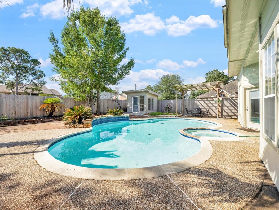 Property photo for 7042 River Garden Drive, Houston, TX