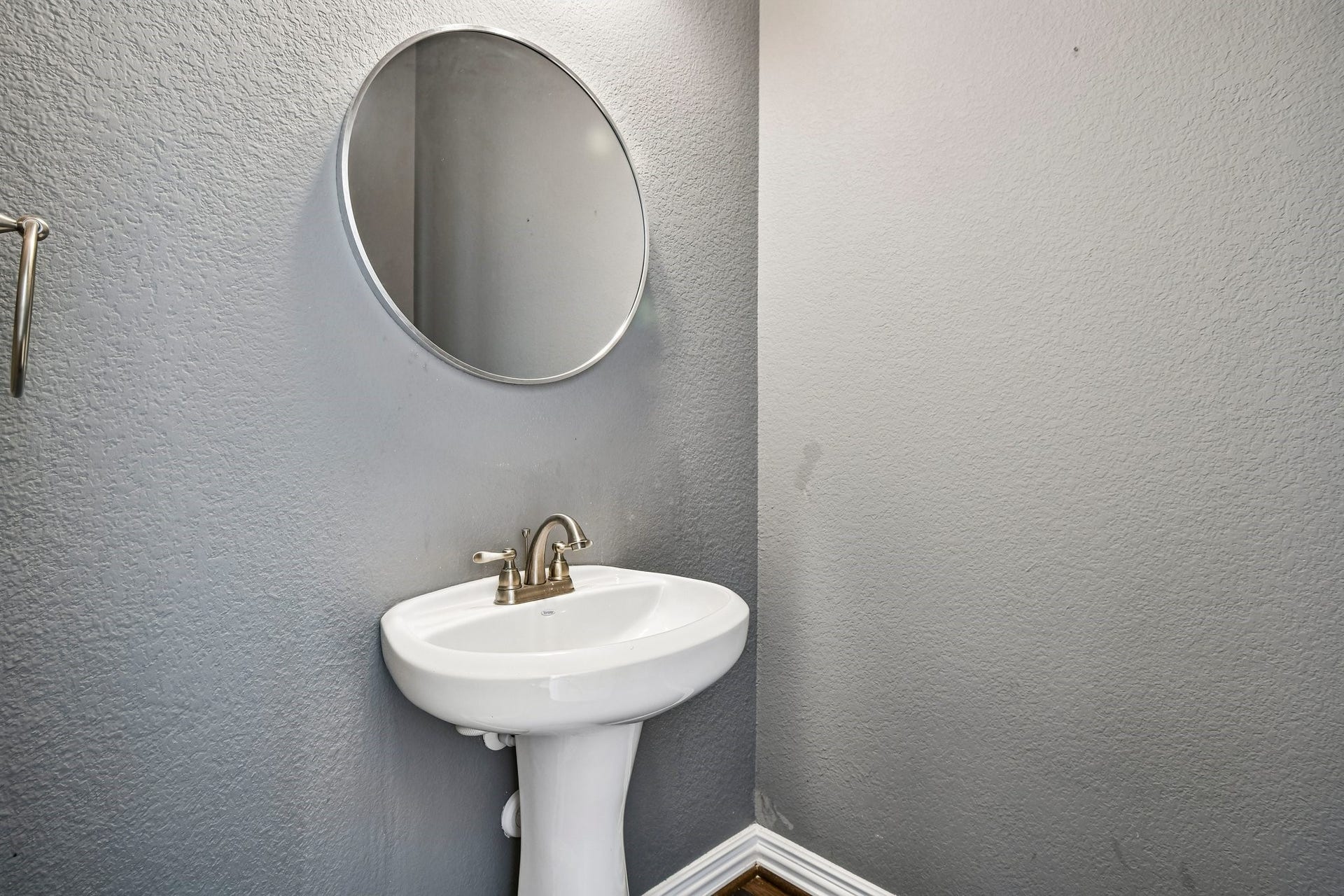 2414 Trocadero Lane, League City, TX 77573 Powder Room