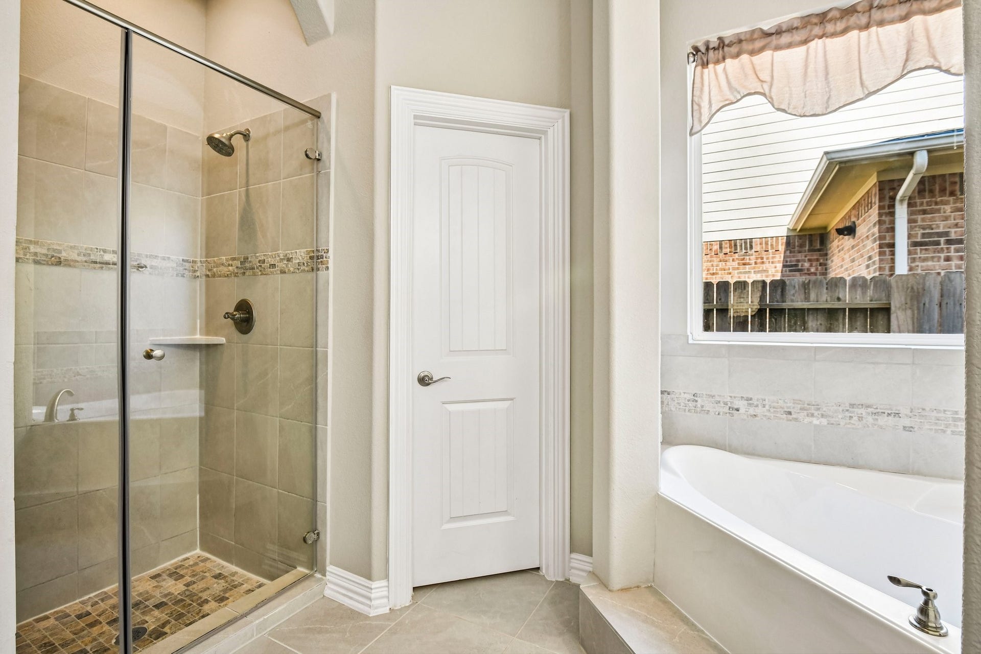 2414 Trocadero Lane, League City, TX 77573 Oversized separate shower