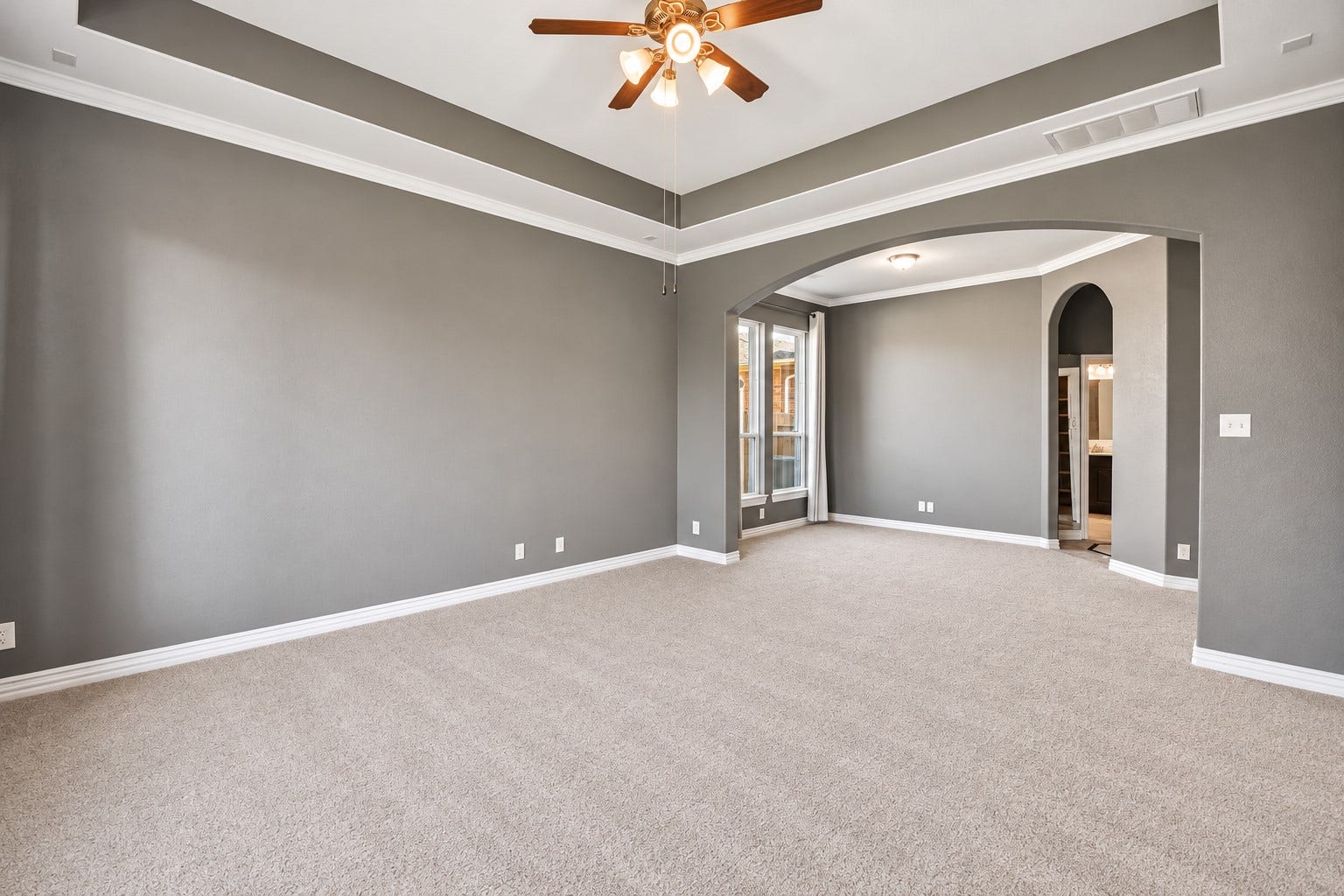 2414 Trocadero Lane, League City, TX 77573 HUGE Primary Suite