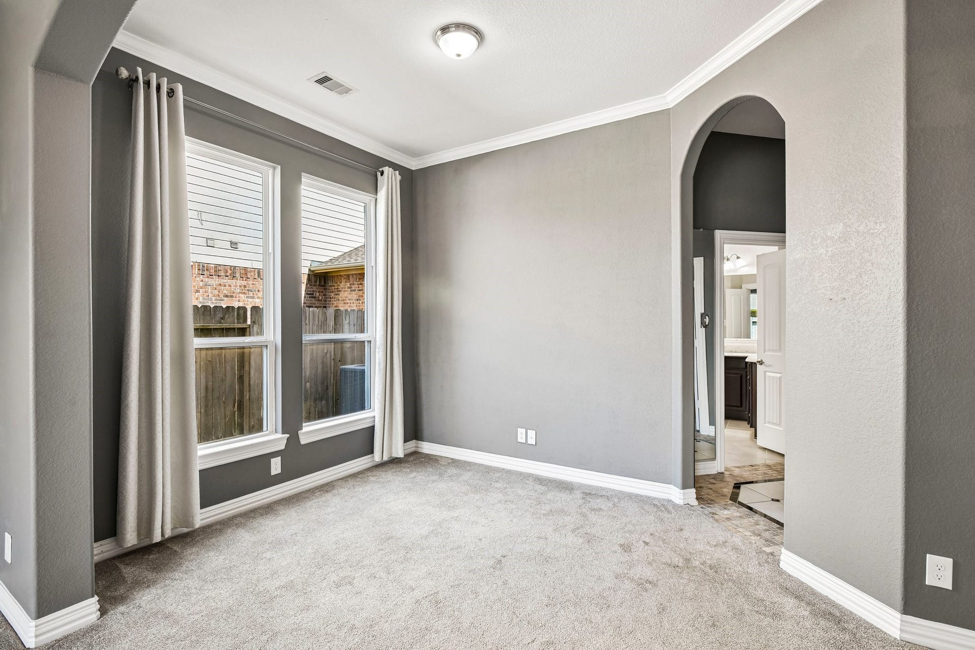 2414 Trocadero Lane, League City, TX 77573 Sitting Room in Primary Suite
