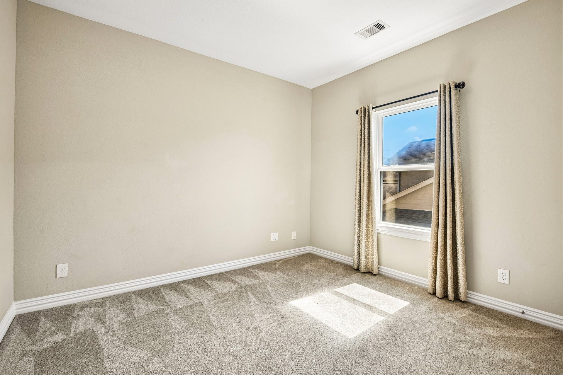 2414 Trocadero Lane, League City, TX 77573 Secondary Upstairs Bedroom
