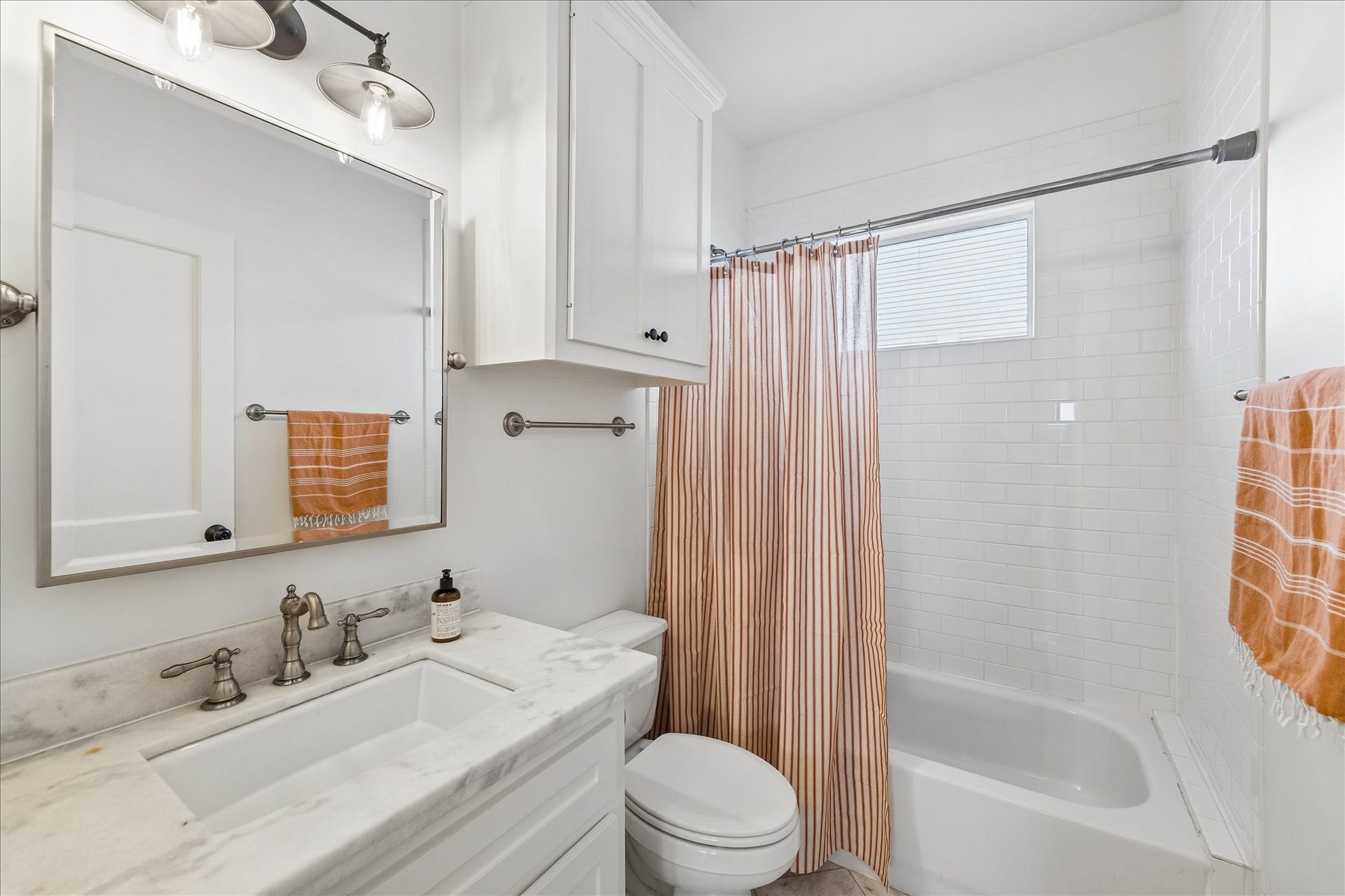 702 Algregg Street, Houston, TX 77008