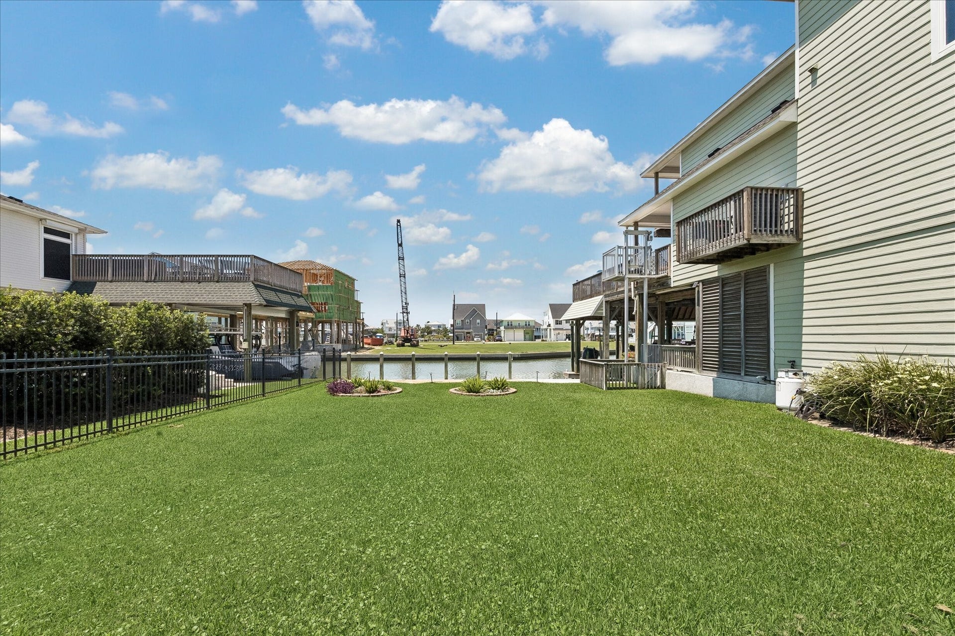 515 Westerly Drive, Tiki Island, TX 77554 Extra space