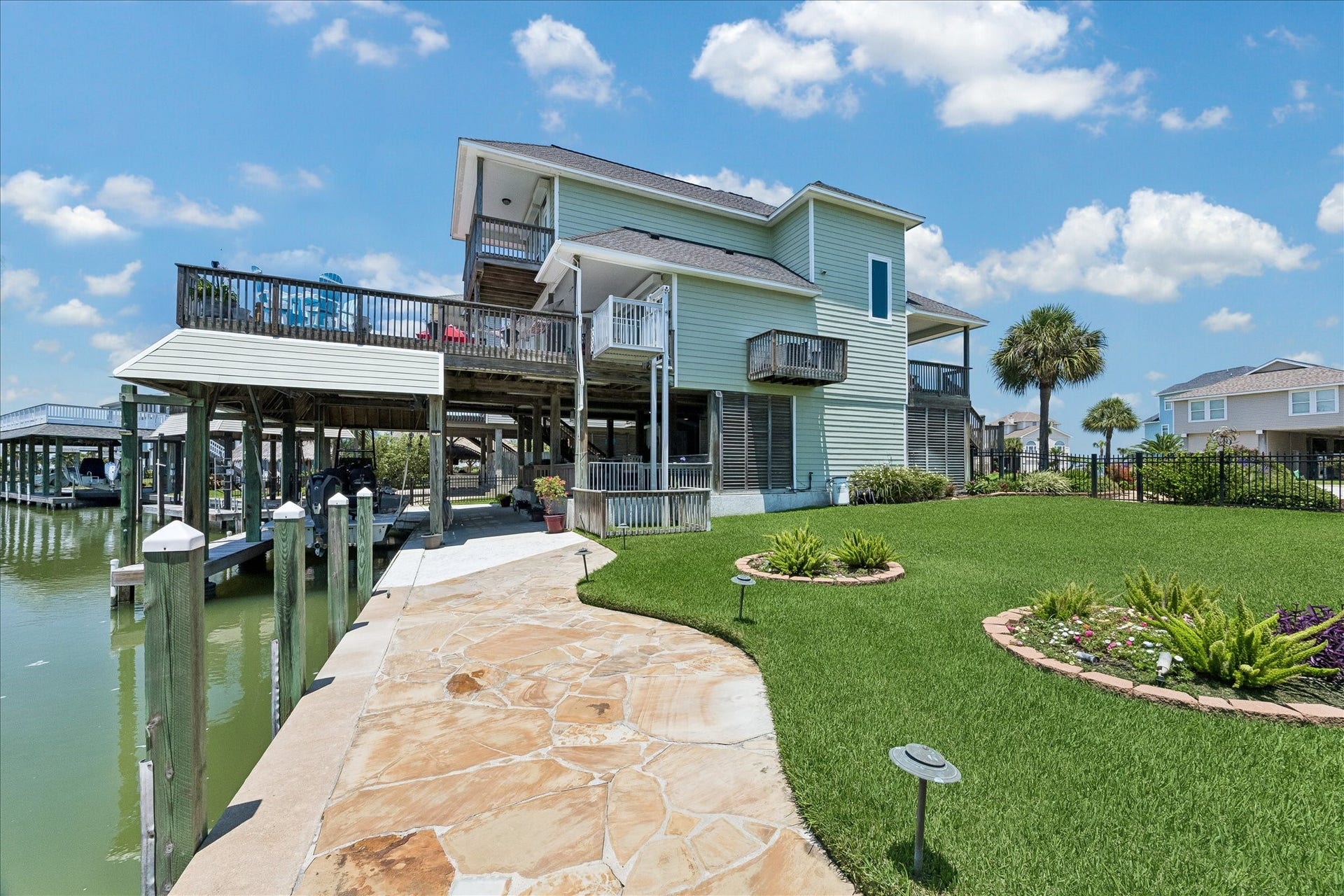 515 Westerly Drive, Tiki Island, TX 77554 You have a lot of space for fishing come on down.