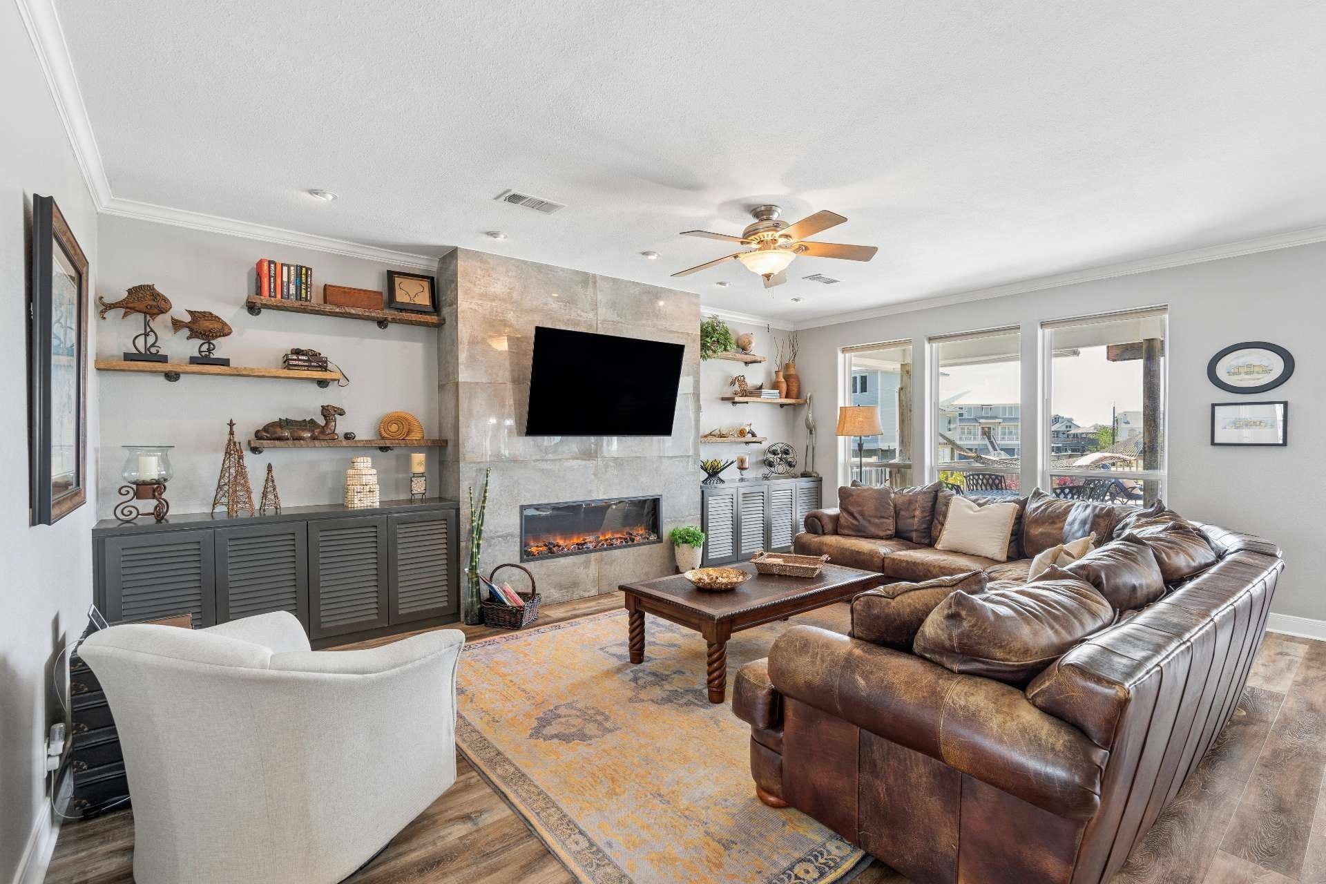515 Westerly Drive, Tiki Island, TX 77554 Living