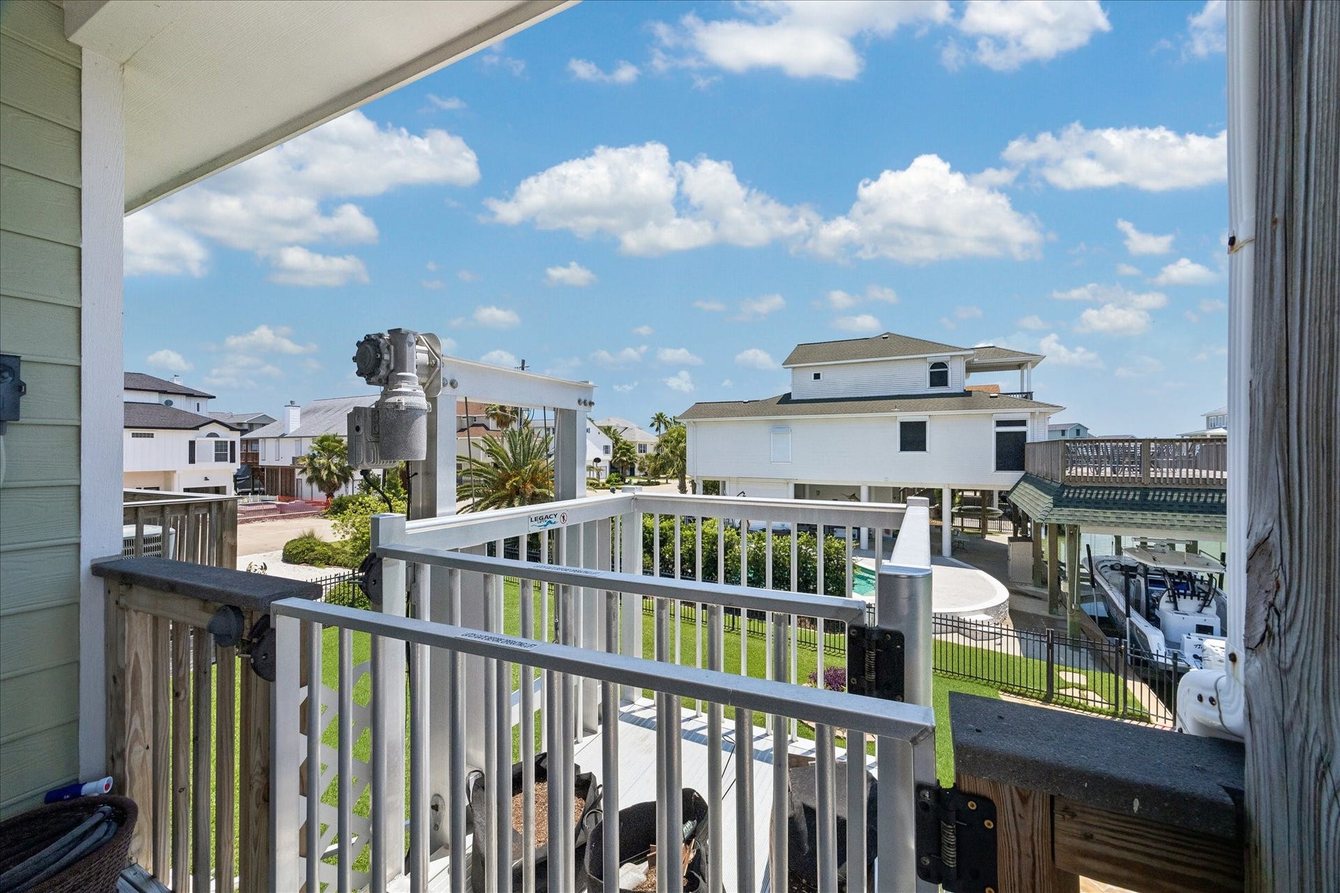 515 Westerly Drive, Tiki Island, TX 77554 Lift