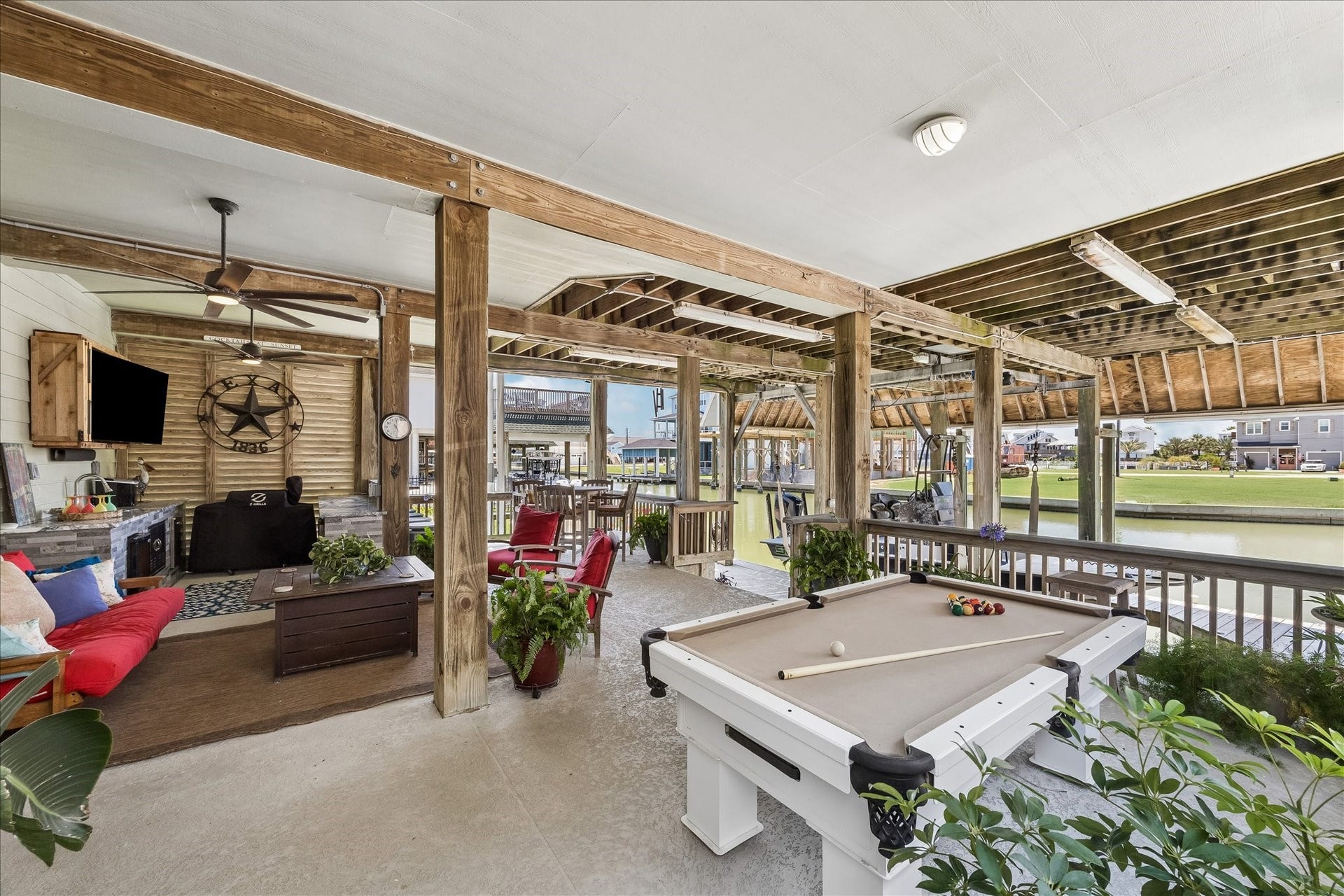 515 Westerly Drive, Tiki Island, TX 77554 Entertaining area at the water