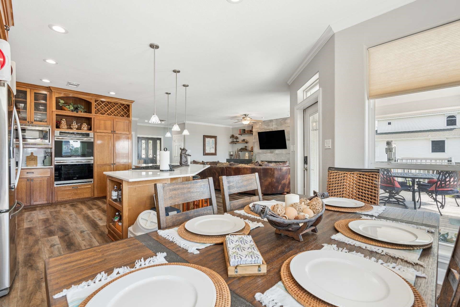 515 Westerly Drive, Tiki Island, TX 77554 515 Westerly Drive, Tiki Island, TX 77554