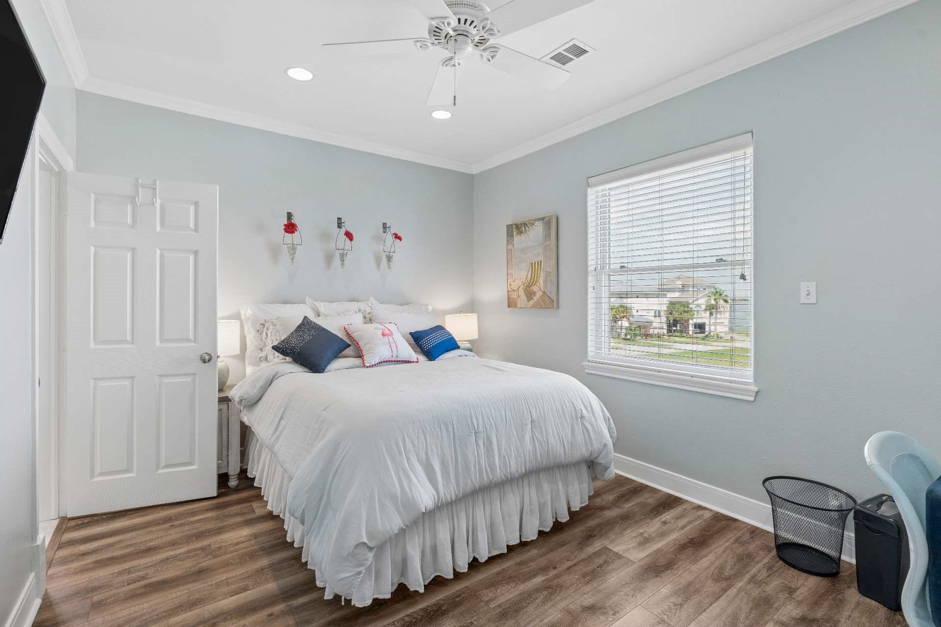 515 Westerly Drive, Tiki Island, TX 77554 Primary Bedroom
