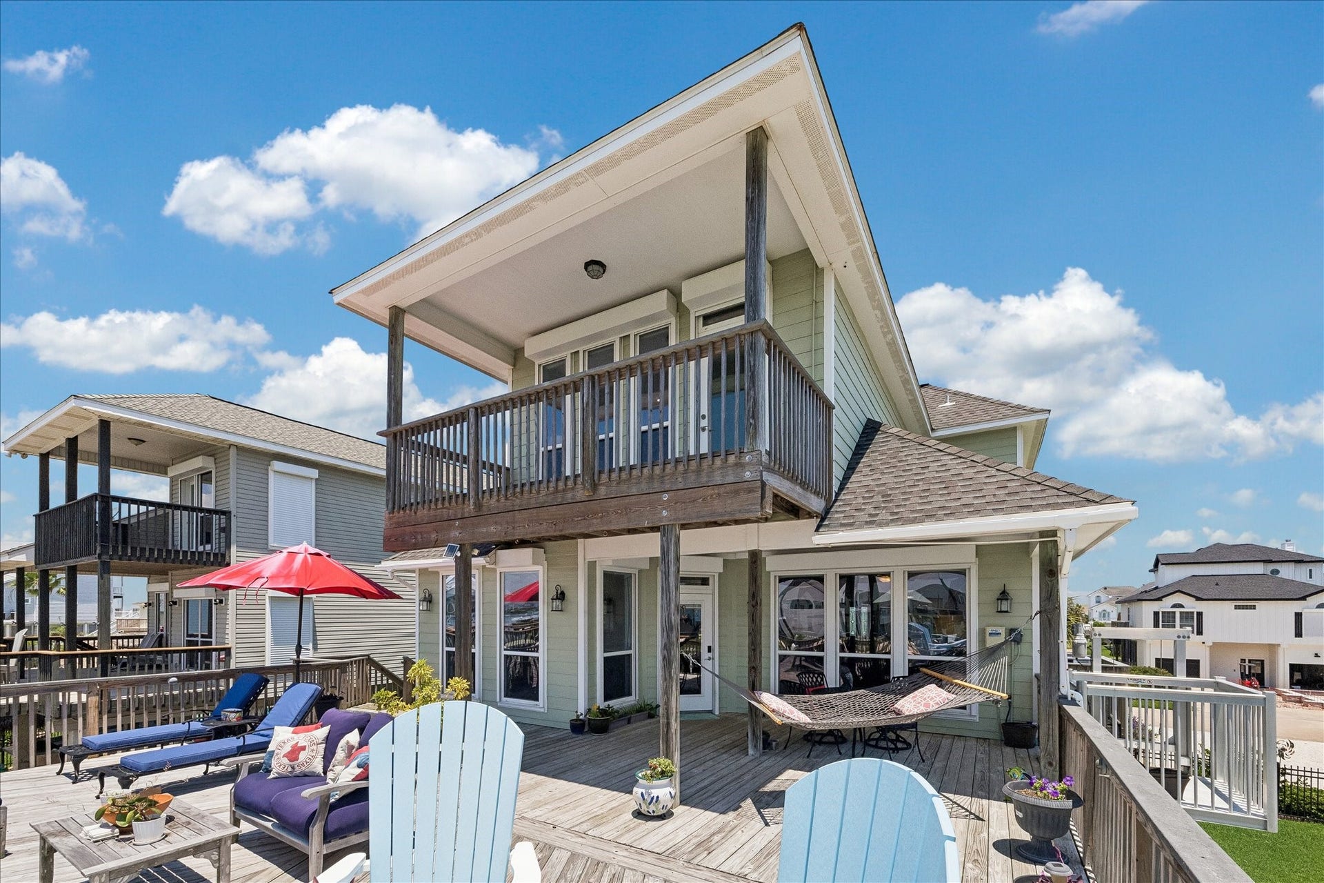 515 Westerly Drive, Tiki Island, TX 77554 Another view of outdoor deck area off of living.