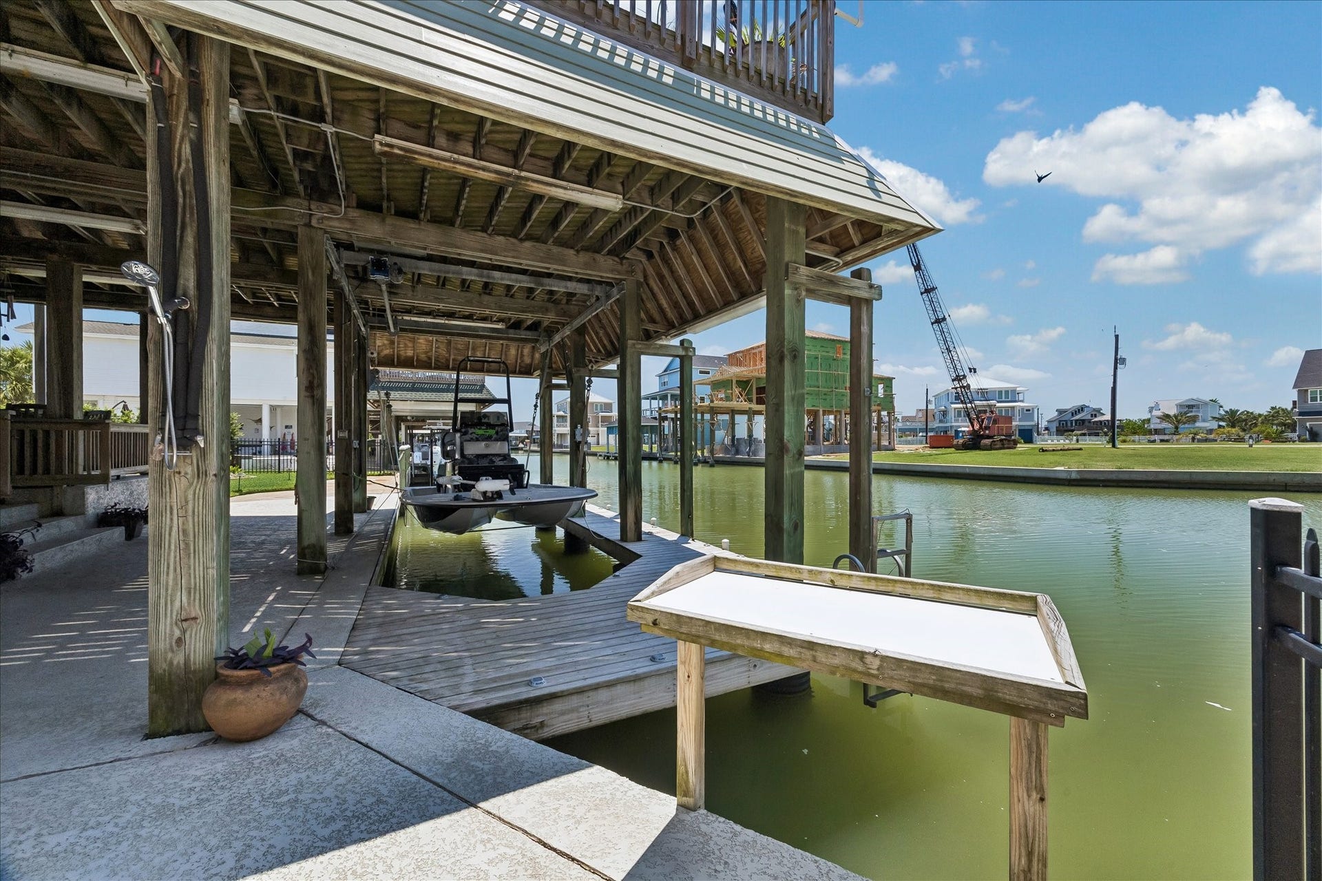 515 Westerly Drive, Tiki Island, TX 77554 Boat house enough room for a large boat!