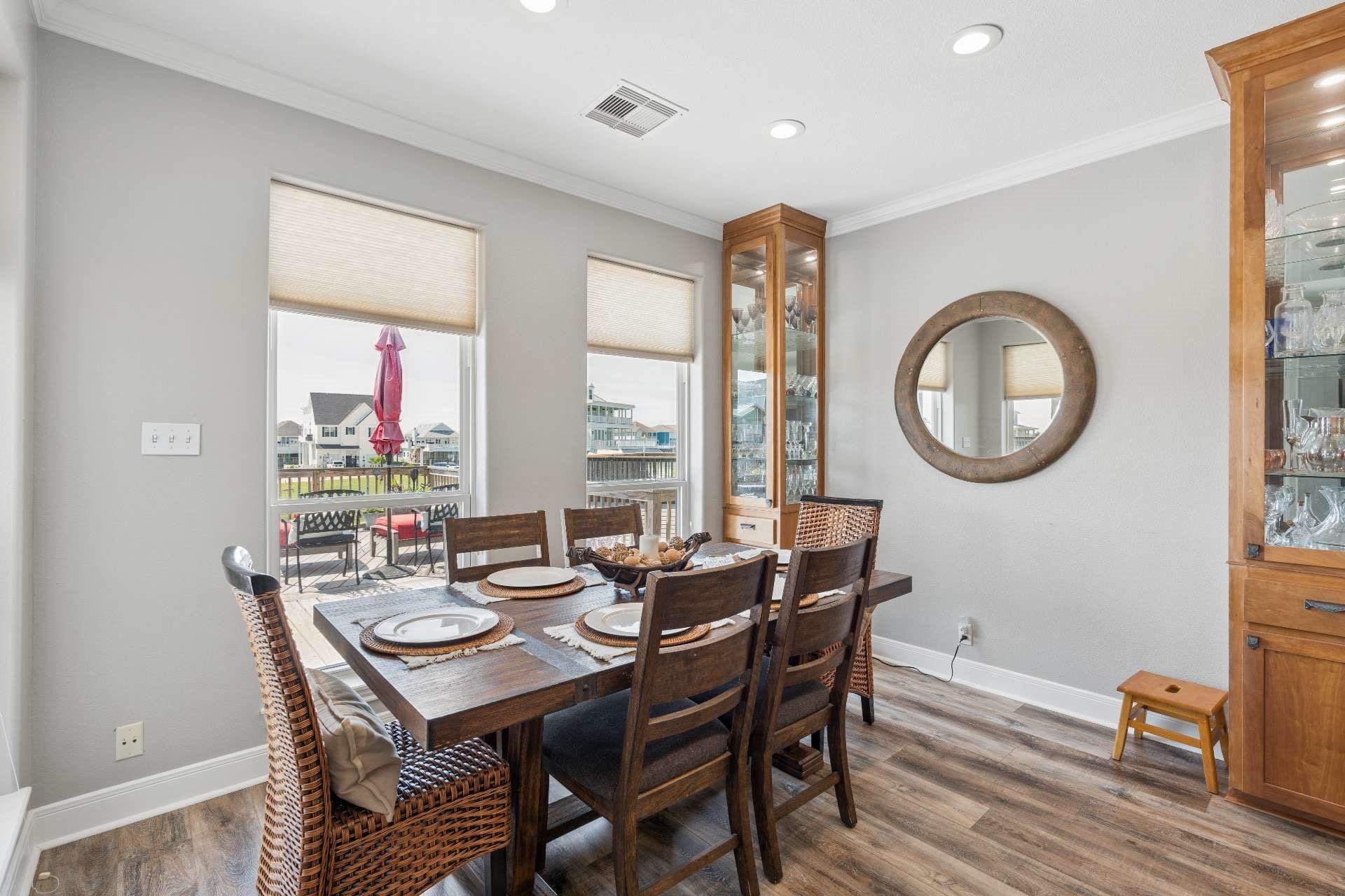 515 Westerly Drive, Tiki Island, TX 77554 Dining