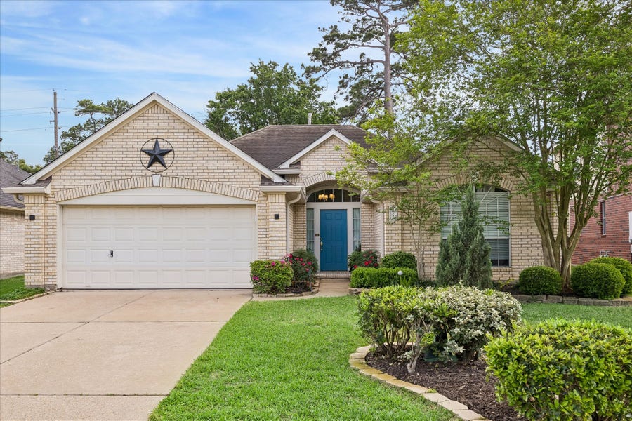Property photo for 10719 Knoll Bend Lane, Houston, TX