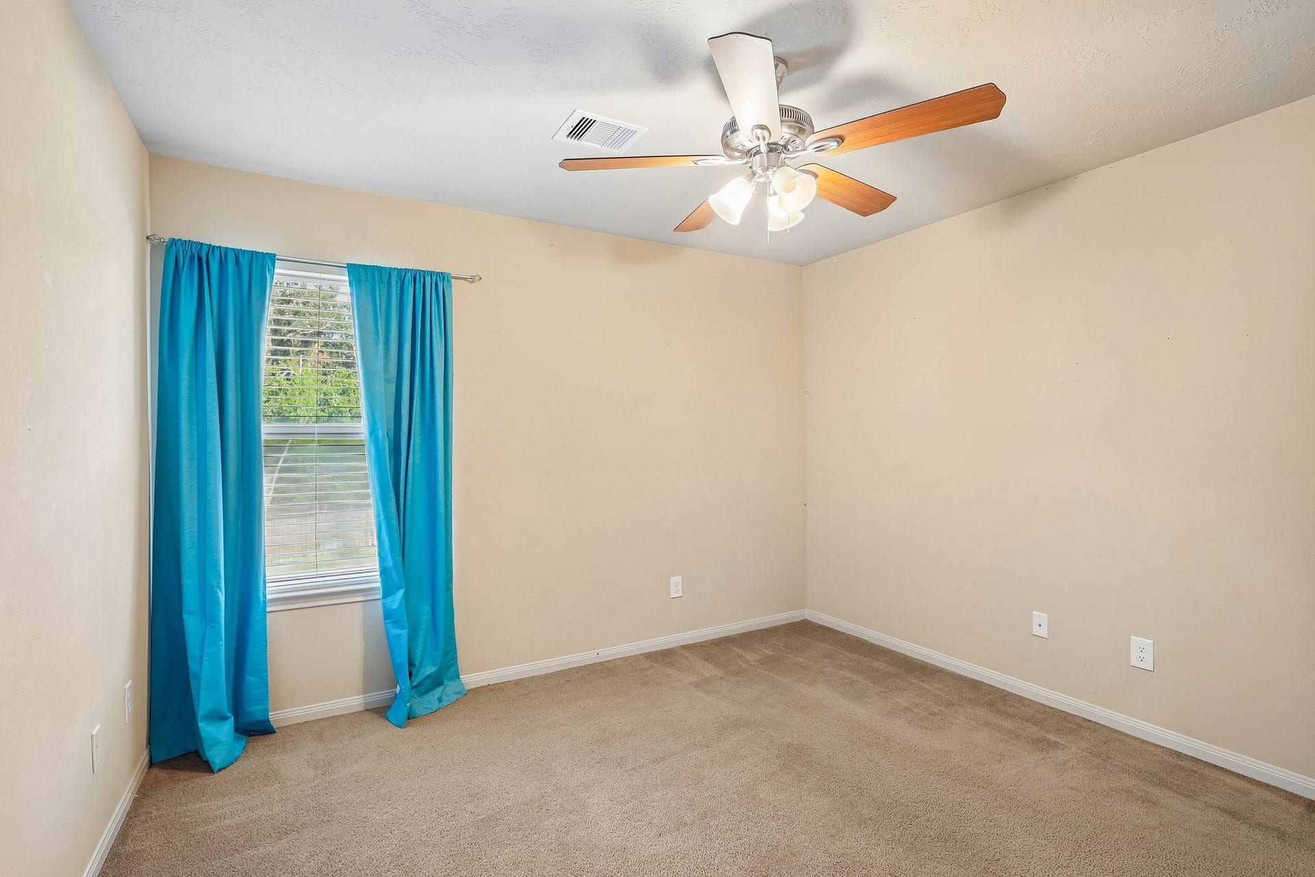 4731 Maple Creek Drive, Fresno, TX 77545 A bright secondary bedroom waiting on its next chapter