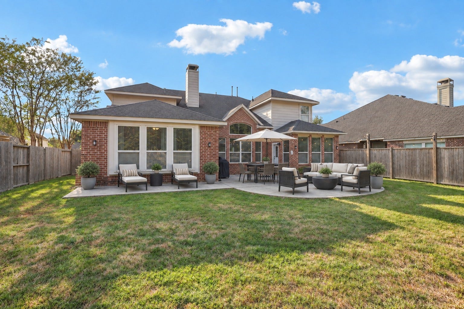 4731 Maple Creek Drive, Fresno, TX 77545 A covered outdoor lounge made for Texas evening( virtually staged)