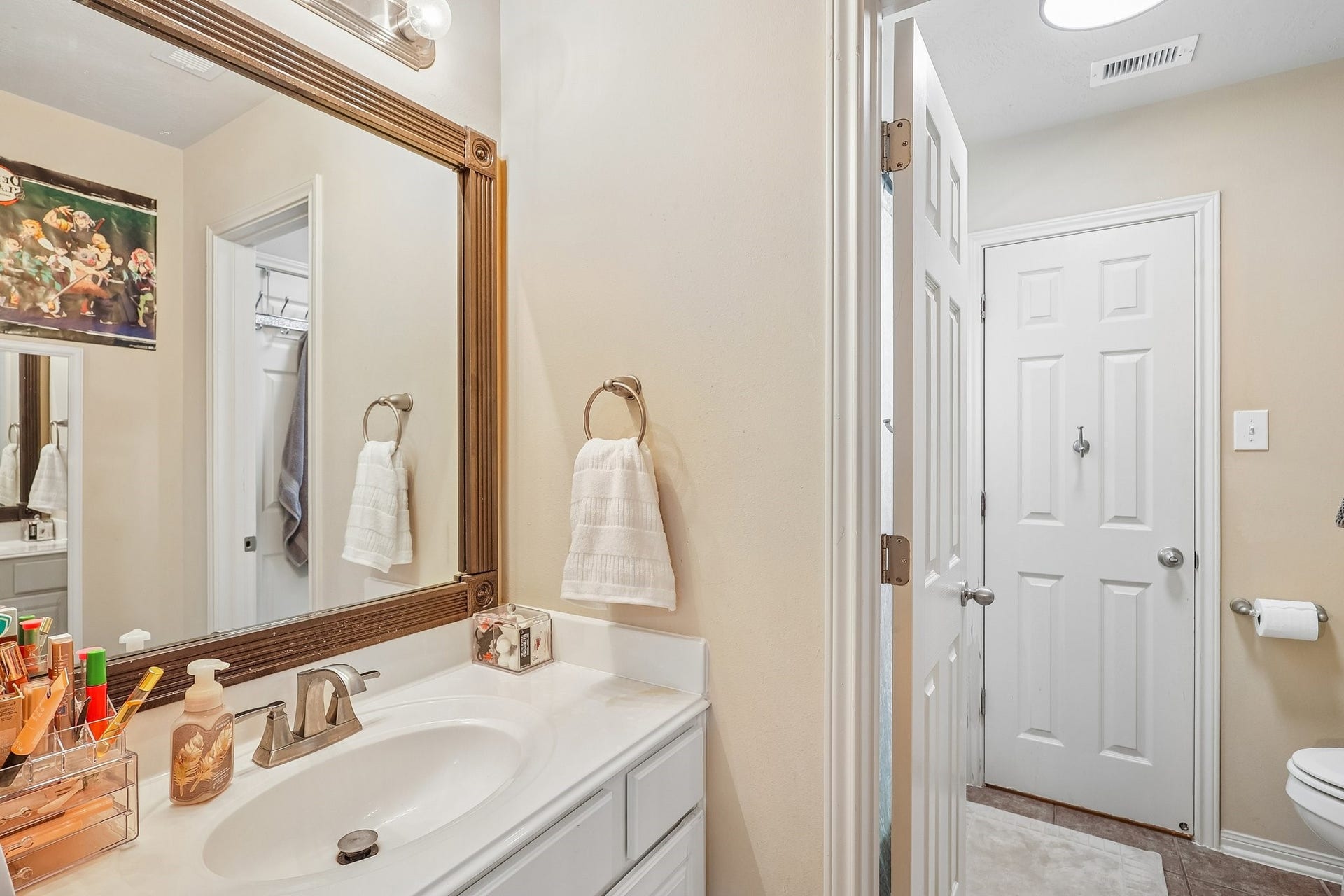 4731 Maple Creek Drive, Fresno, TX 77545 A tub shower combo that keeps busy mornings moving